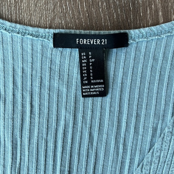 Forever 21 Crisscross Long Sleeve Crop Top - Picture 2 of 4